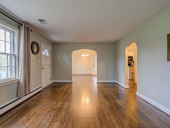 4th image of 3375 Woodland Dr