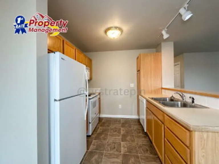 10154 W Garverdale Ln #201 — Photo 7