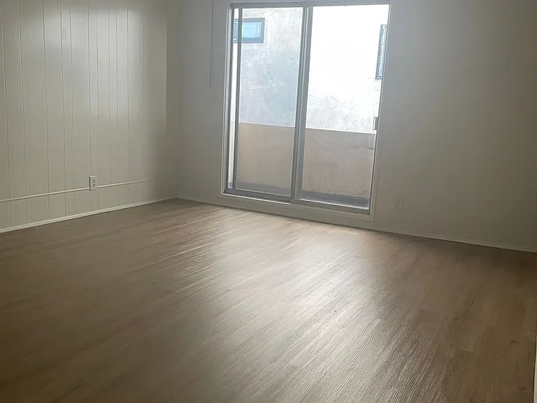 320 S Elm Dr — Photo 1