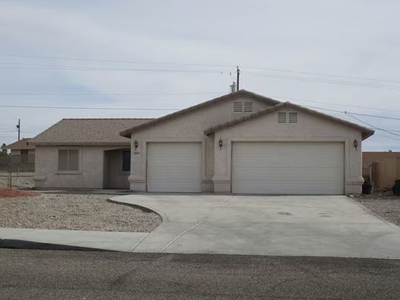 2nd image of 3092 Daytona Ave