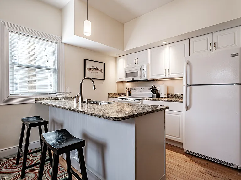 161 Pearl St #1 — Photo 3