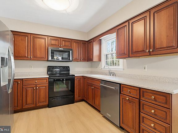 5th image of 10525 Patuxent Ridge Way