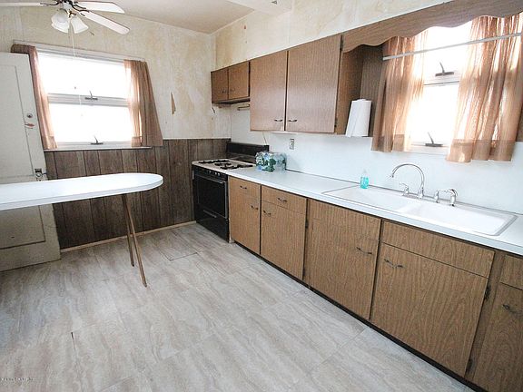 5th image of 65 Sommers Ln