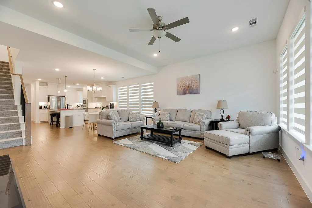 4 bed, 3241 sqft, $3,000 — Photo 4