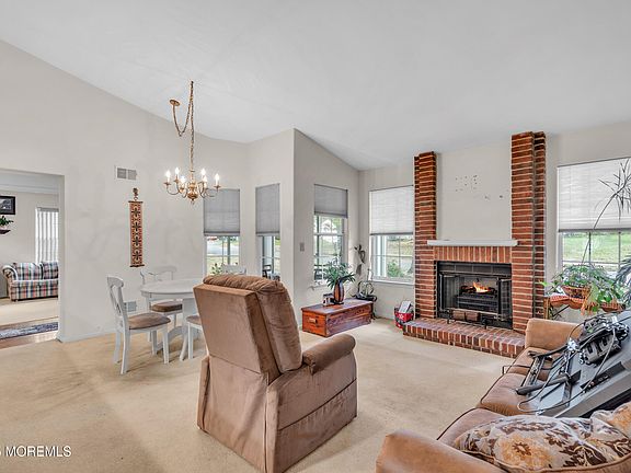 4th image of 1121B Thornbury Lane