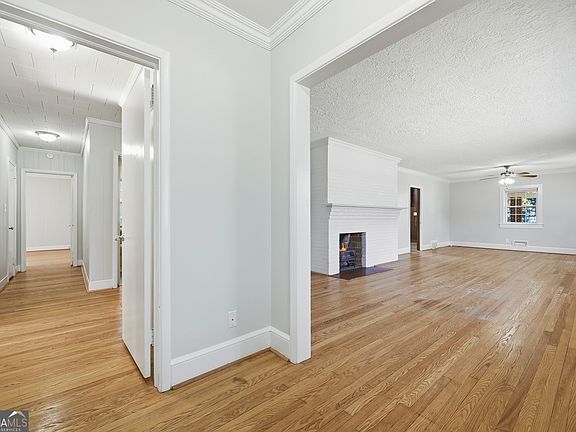 4th image of 88 W New St