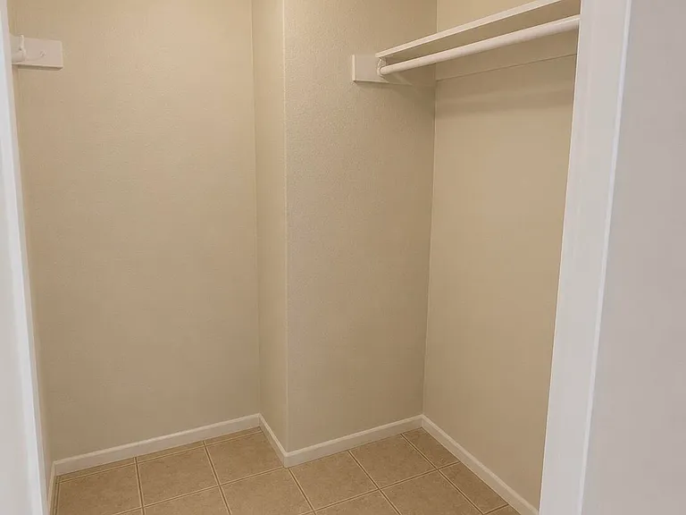 1927 E Hampton Ave #203 — Photo 10