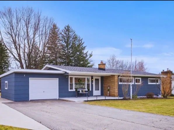 61 Castle Acres Dr, Webster, NY 14580