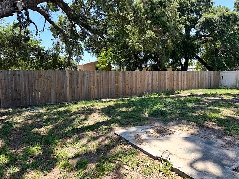 9663 Cypress Park Dr — Photo 4