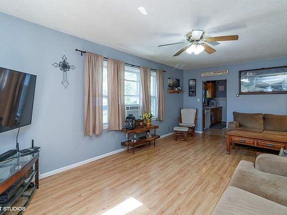 3rd image of 1501 W Robinson St