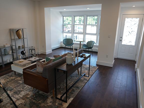 5th image of 3029 46th St