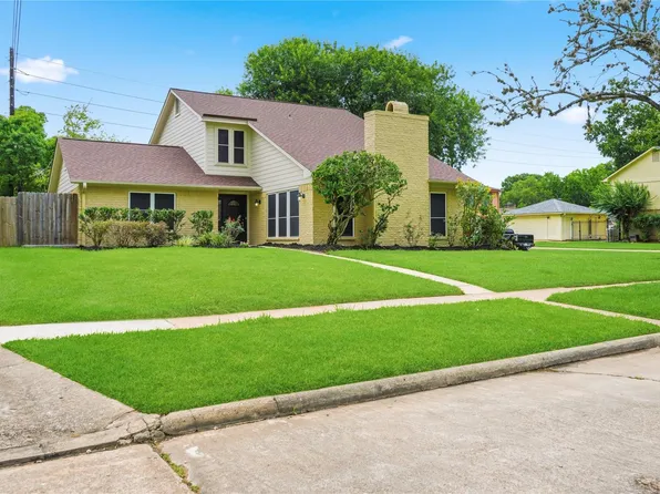 2902 Colony Dr, Sugar Land, TX 77479
