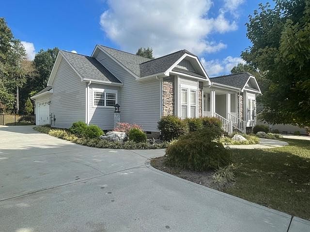 1st image of 124 Ole Farm Pl