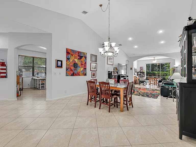 9543 Crescent View Dr N — Photo 5