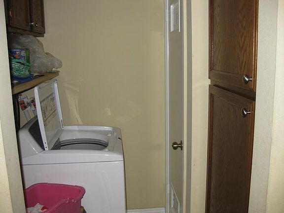 5th image of 11634 Victory Blvd Unit 1