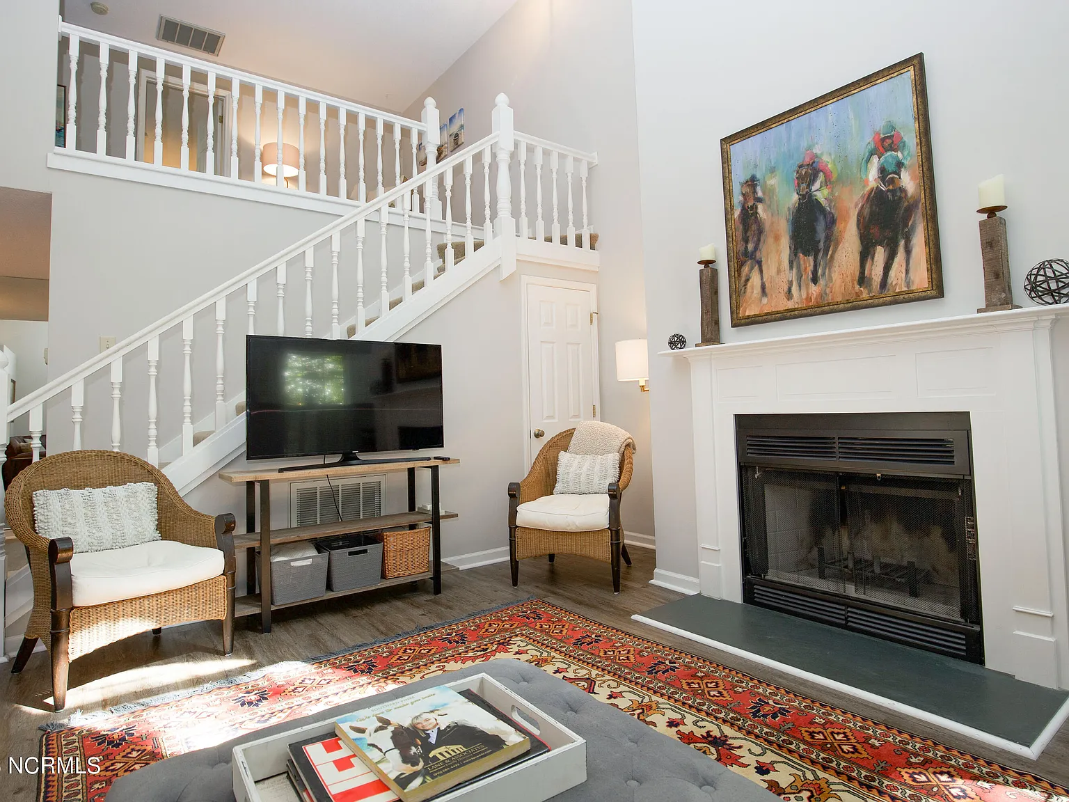 2 bed, 2.0 bath, 1420 sqft, $2,200 — Photo 2