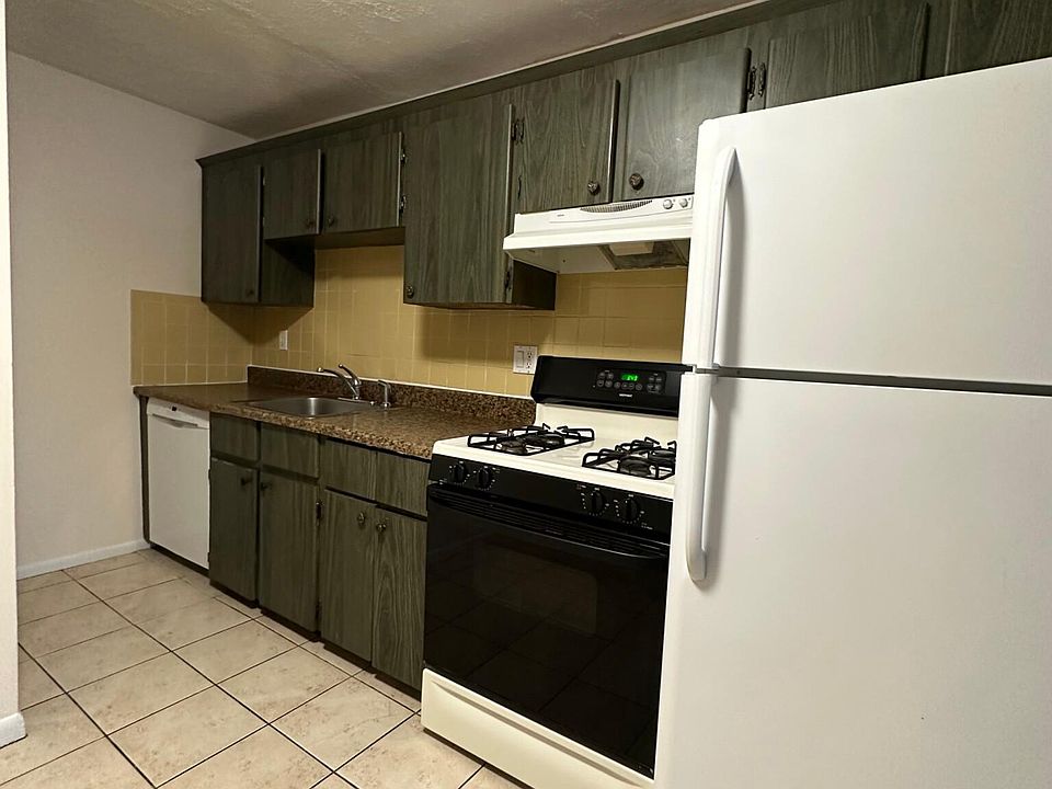 2nd image of 360 Centre St #9