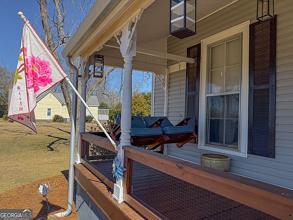 4th image of 162 College St SW