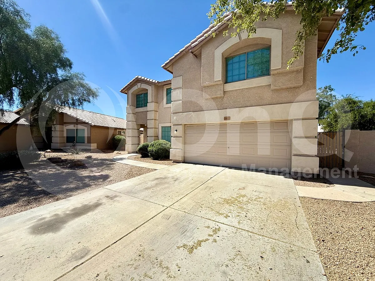 4 bed, 2.5 bath, 2400 sqft, $2,549 — Photo 2