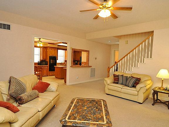  Alternate view of Family Room