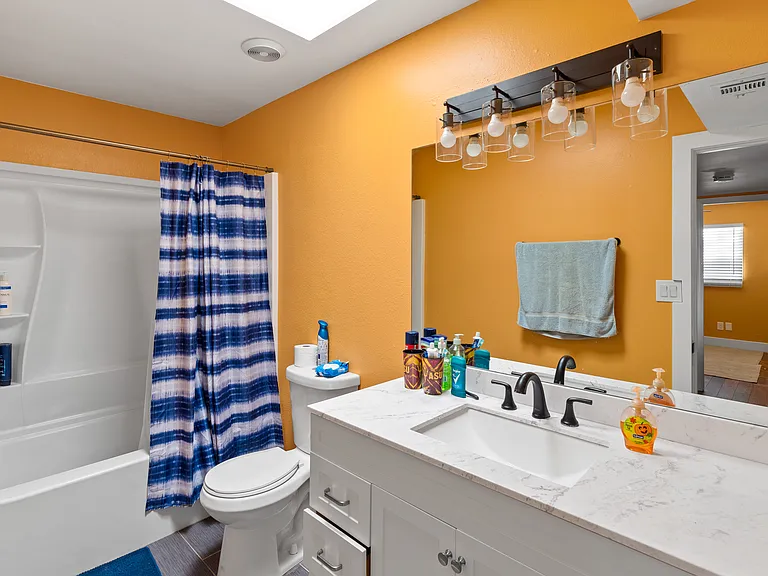 3905 S Elm St — Photo 11