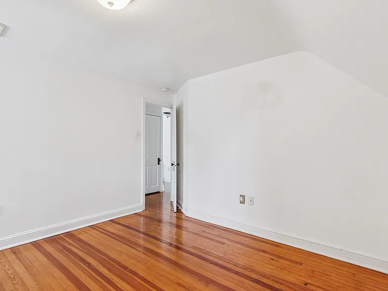 340 N Penn St — Photo 12