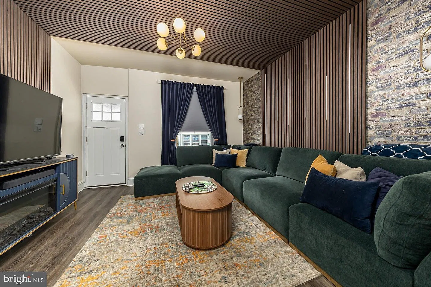 3 bed, 1183 sqft, $2,250 — Photo 3
