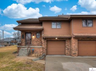 5816 Valley Cir, Omaha, NE 68106