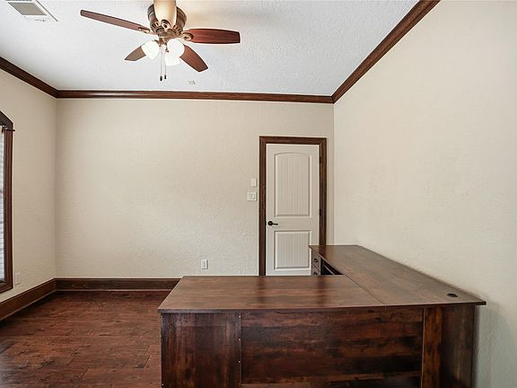 5th image of 536 Stephen F Austin Dr