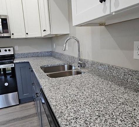3rd image of 1370 Maid Marian Ln NE #1370