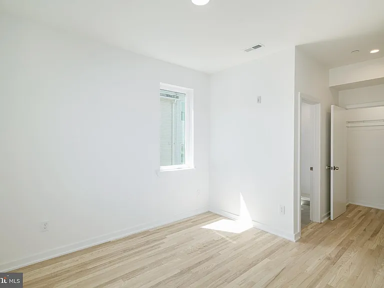 1842 E Harold St #6 — Photo 6