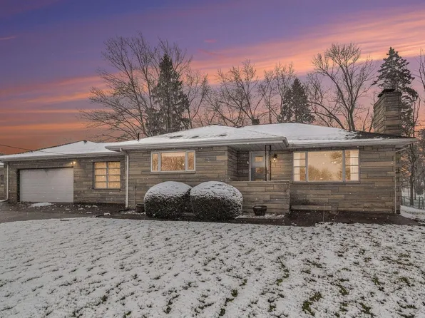 28472 State Line Rd, New Carlisle, IN 46552