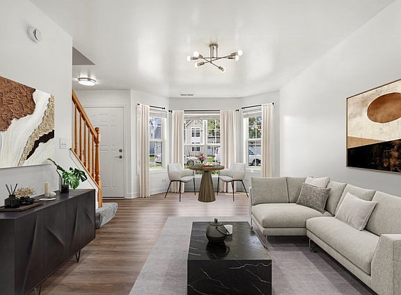 4th image of 1613 Victoria Park Cir