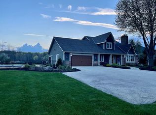 W53N1075 Hawthorne Ln, Cedarburg, WI 53012