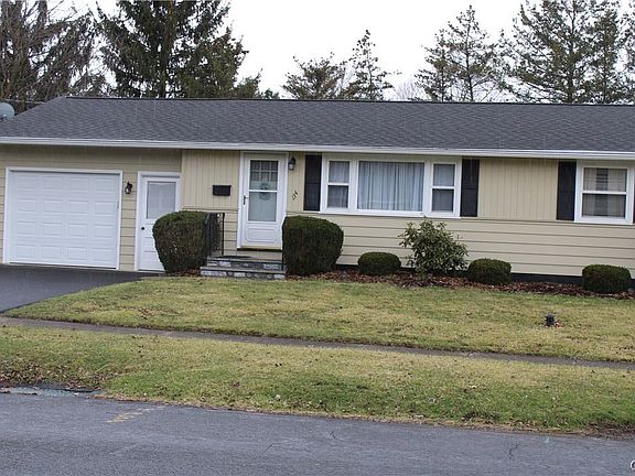 2nd image of 134 Brooklea Pl