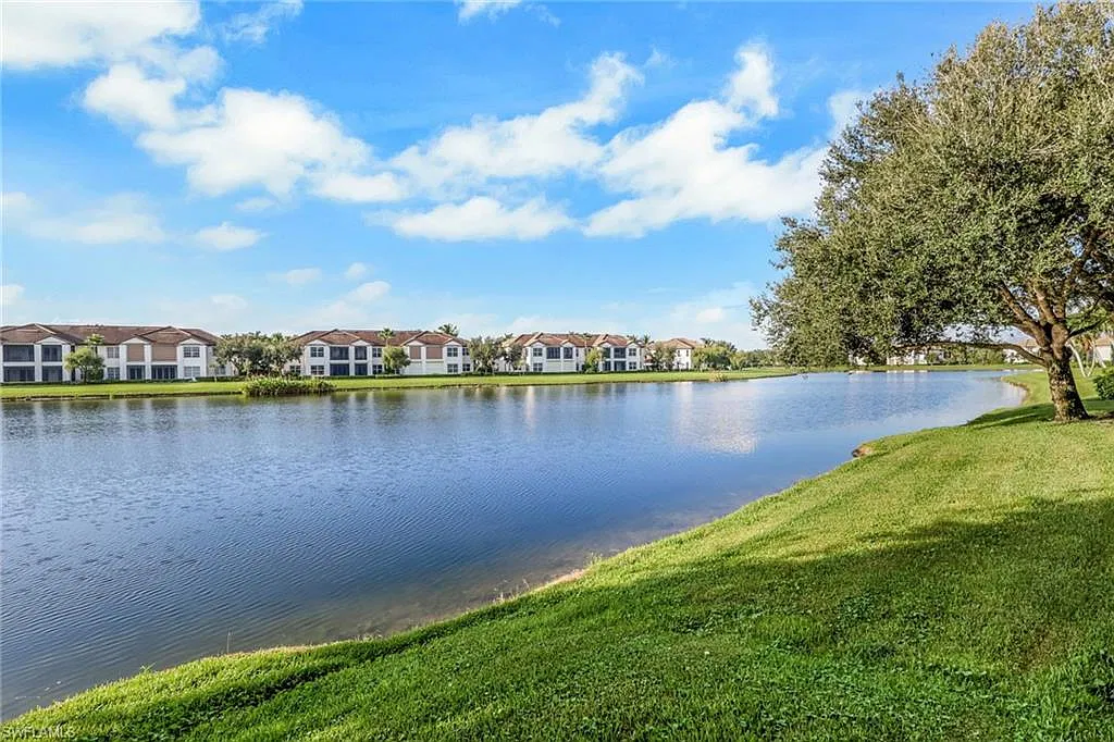 3 bed, 3.0 bath, 2876 sqft, $10,000 — Photo 4