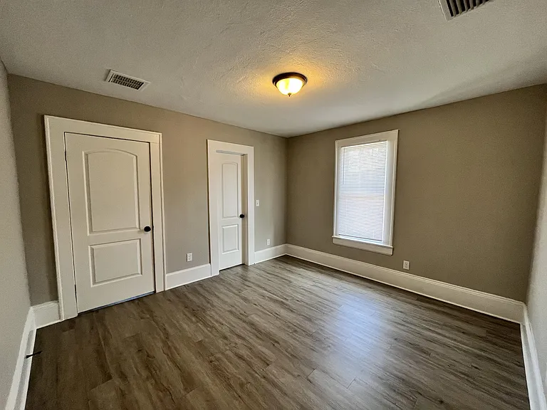 2105 Gilmore St — Photo 11