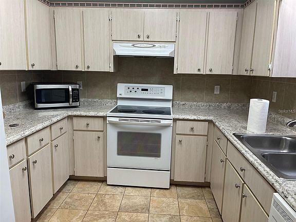 4th image of 825 Mary Frank Ct