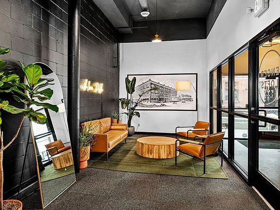 3rd image of 1832 W Superior St #224