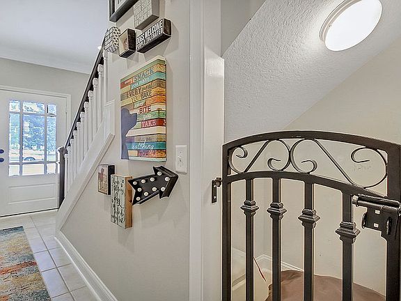4th image of 126 Ventura Pl