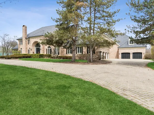 9 Squire Ln, St Charles, IL 60174