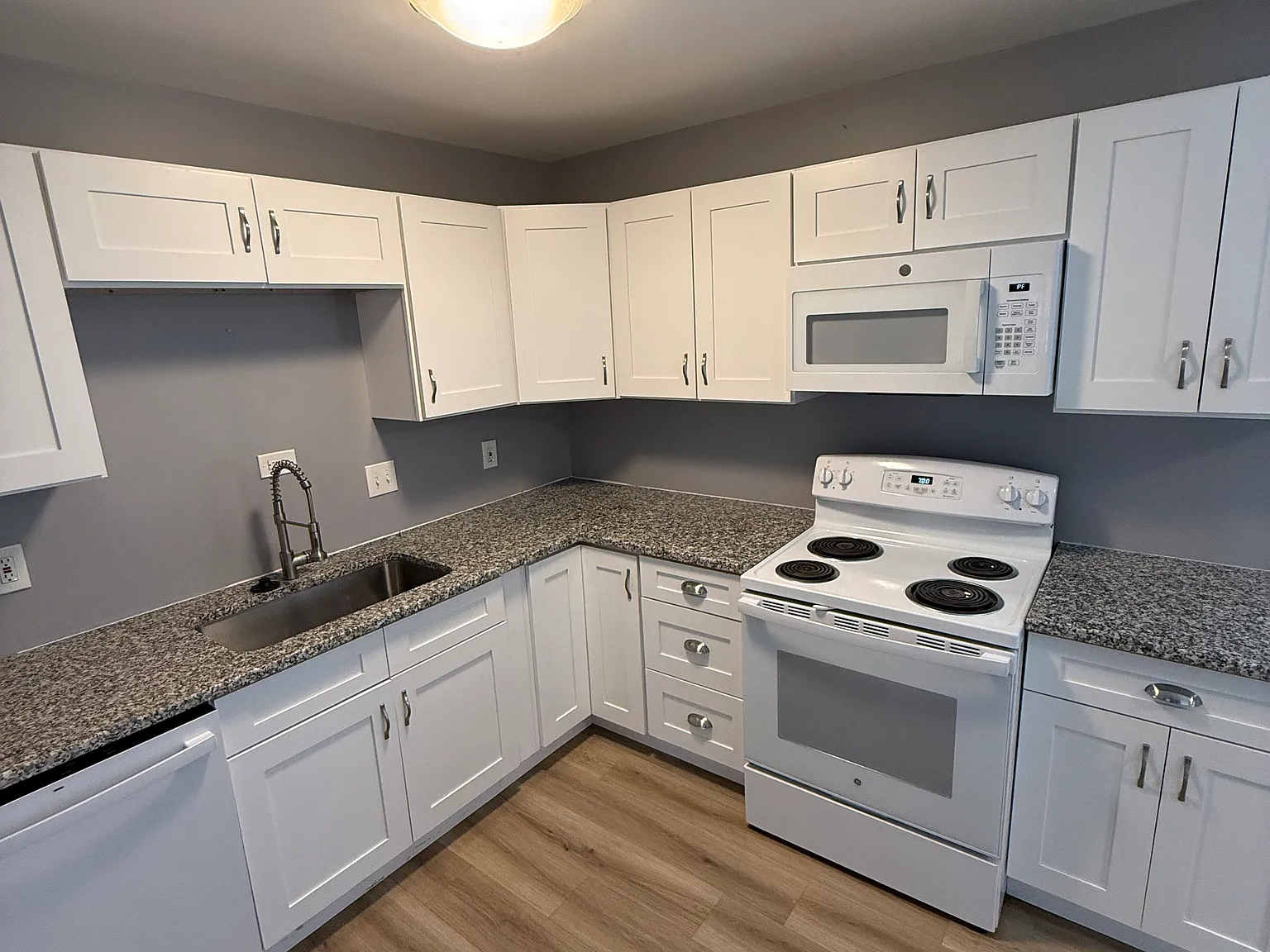 3 bed, 1.5 bath, 1045 sqft, $1,575 — Photo 4