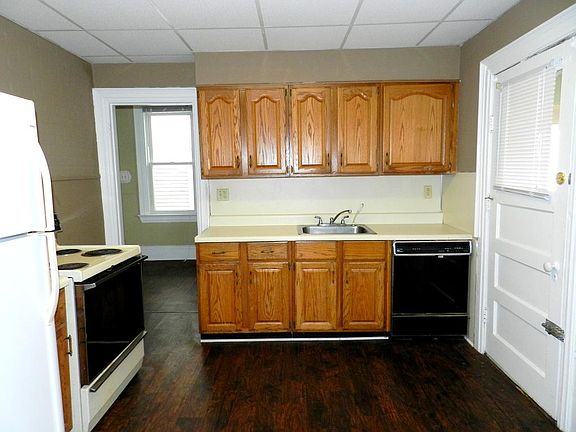 2nd image of 618 N Hyde Park Ave Floor 2