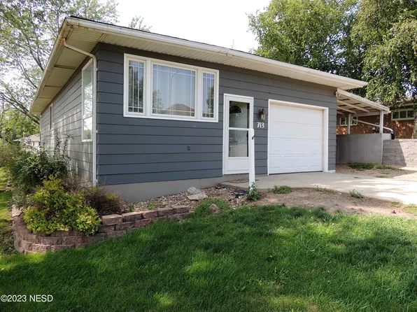 713 3rd Ave S, Clear Lake, SD 57226