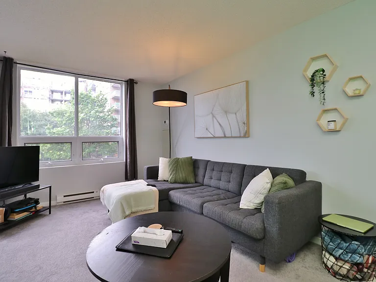 35 Holland Ave #302 — Photo 15