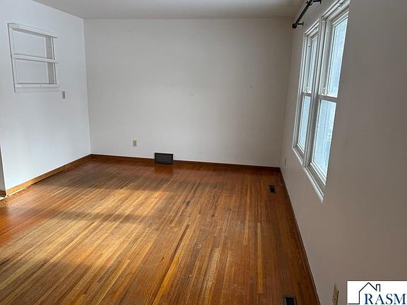 3rd image of 219 N Circle Dr