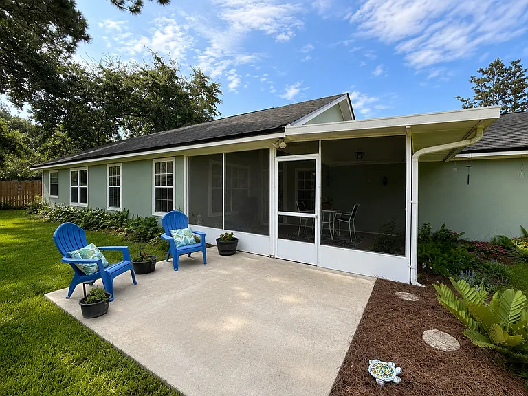 102 Summer Dr — Photo 34