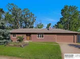 1805 Farrell Dr, Bellevue, NE 68005