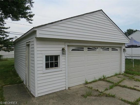 5th image of 315 E 307th St