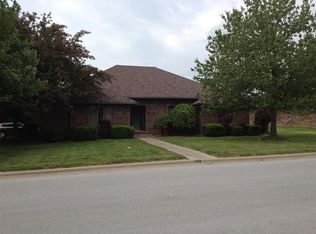 709 W Briarwood Ln, Nixa, MO 65714